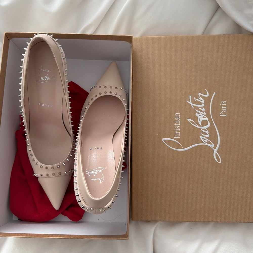 Christian Louboutin duvette spikes 85 leche color